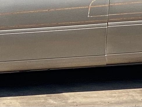 Used 1999 Lincoln Town Car Executive RWD image 4