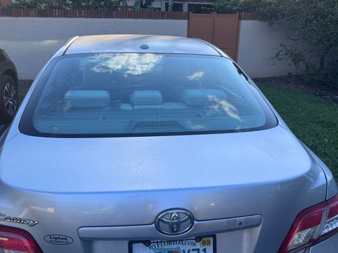 Used 2010 Toyota Camry LE image 2