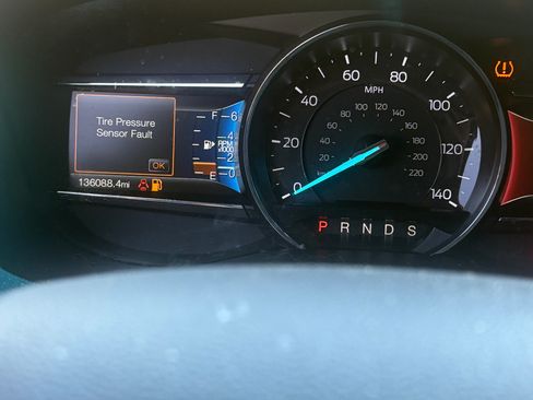 Used 2017 Ford Explorer Limited FWD image 6