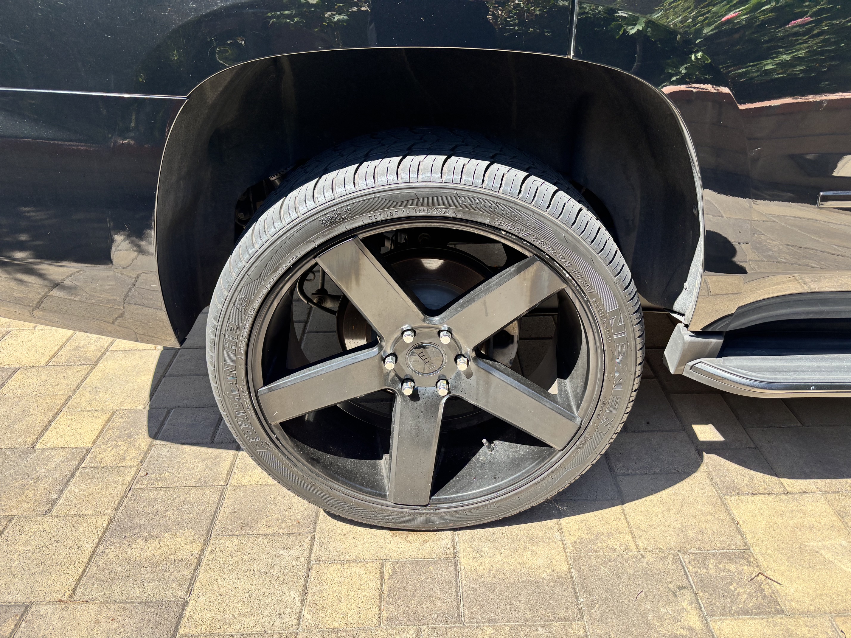 Used 2018 Chevrolet Tahoe Premier w/ RST 6.2L Performance Edition RWD image 29