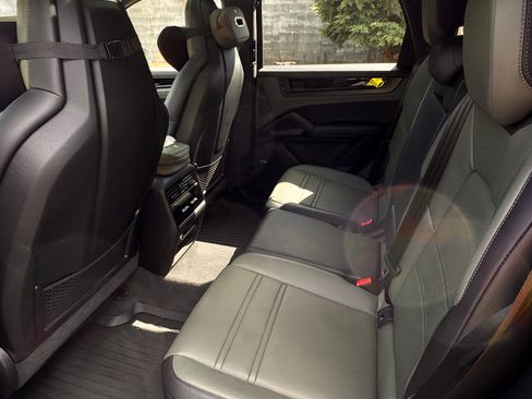 Used 2025 Porsche Cayenne GTS AWD/4WD image 19