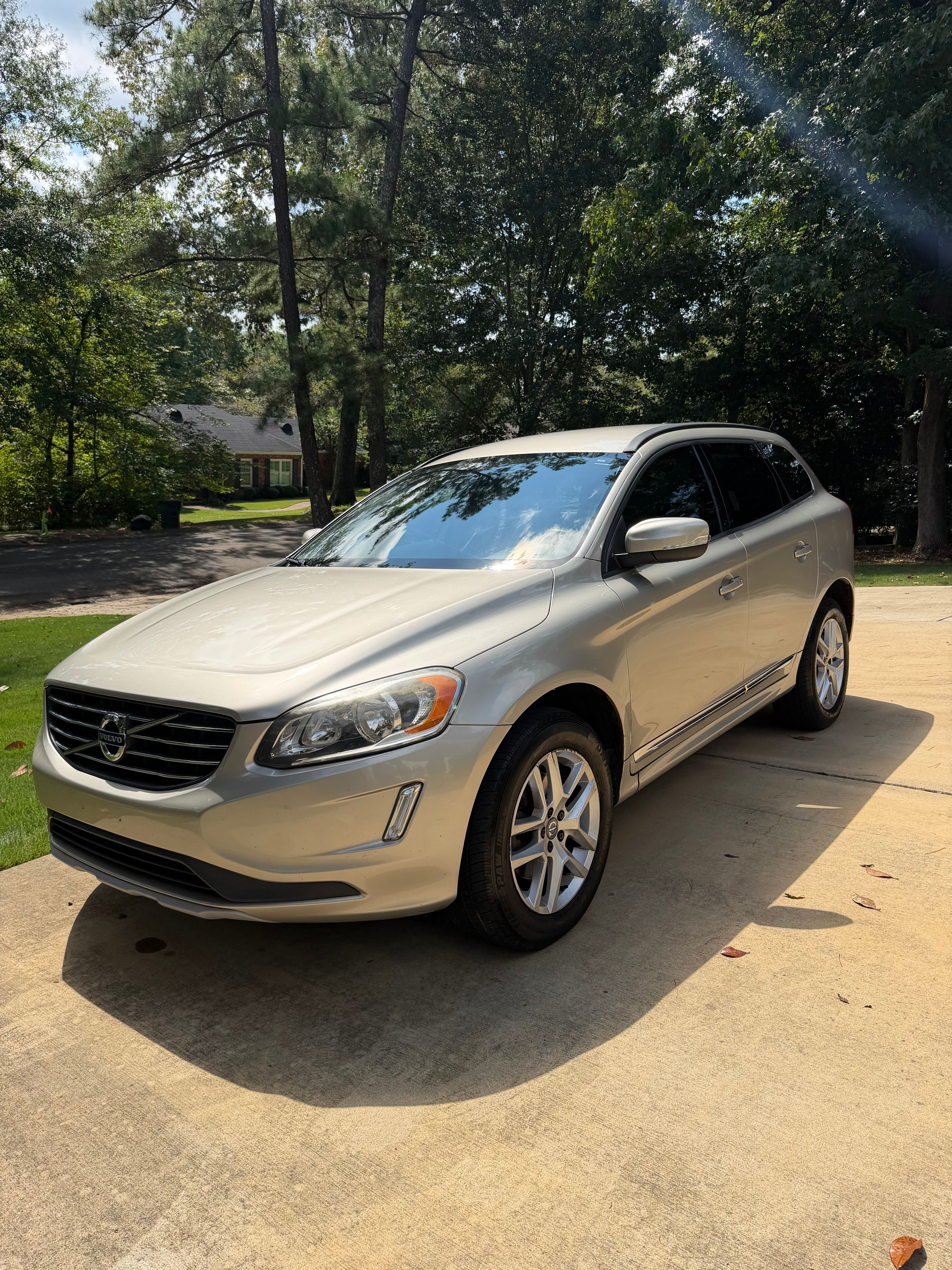 Used 2017 Volvo XC60 T5 FWD image 11