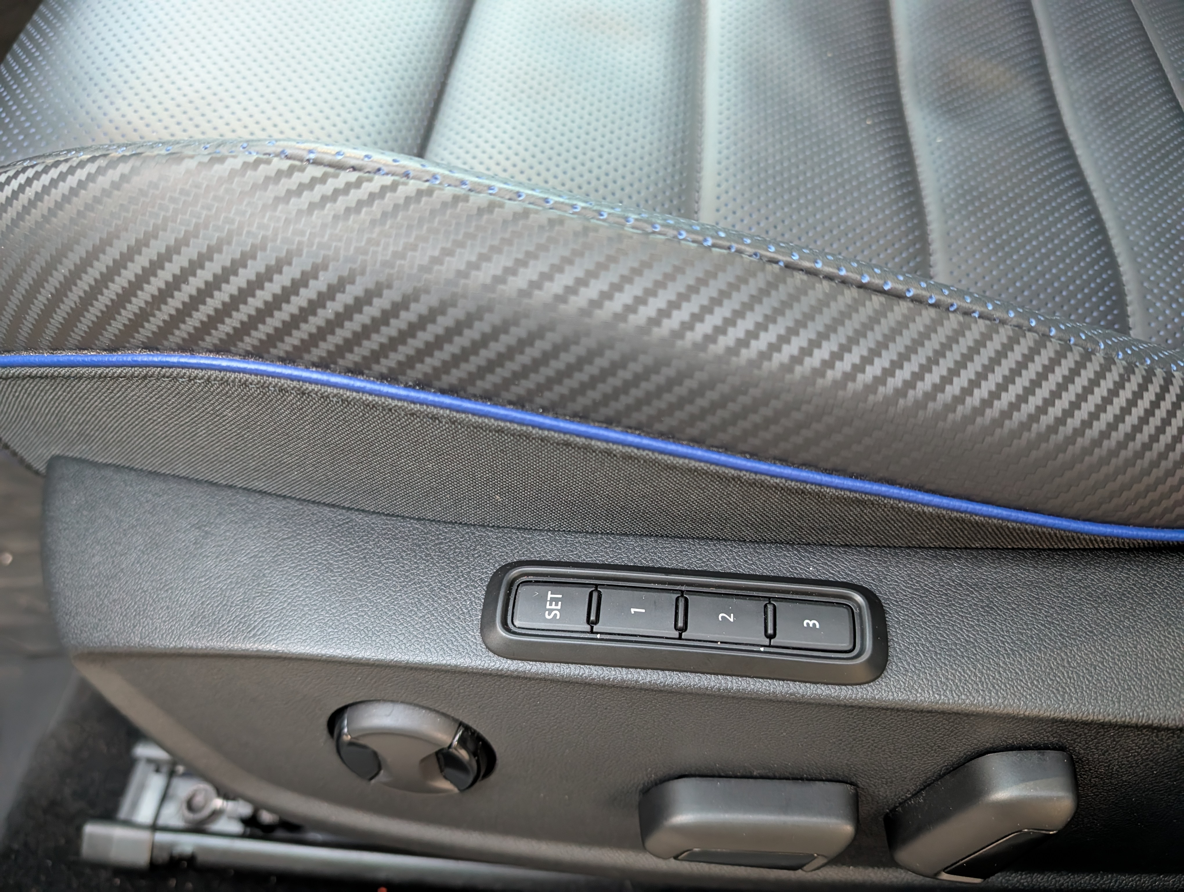Used 2024 Volkswagen Golf R AWD/4WD image 14