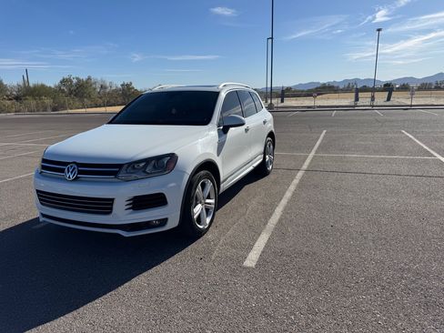 Used 2014 Volkswagen Touareg TDI AWD/4WD image 4