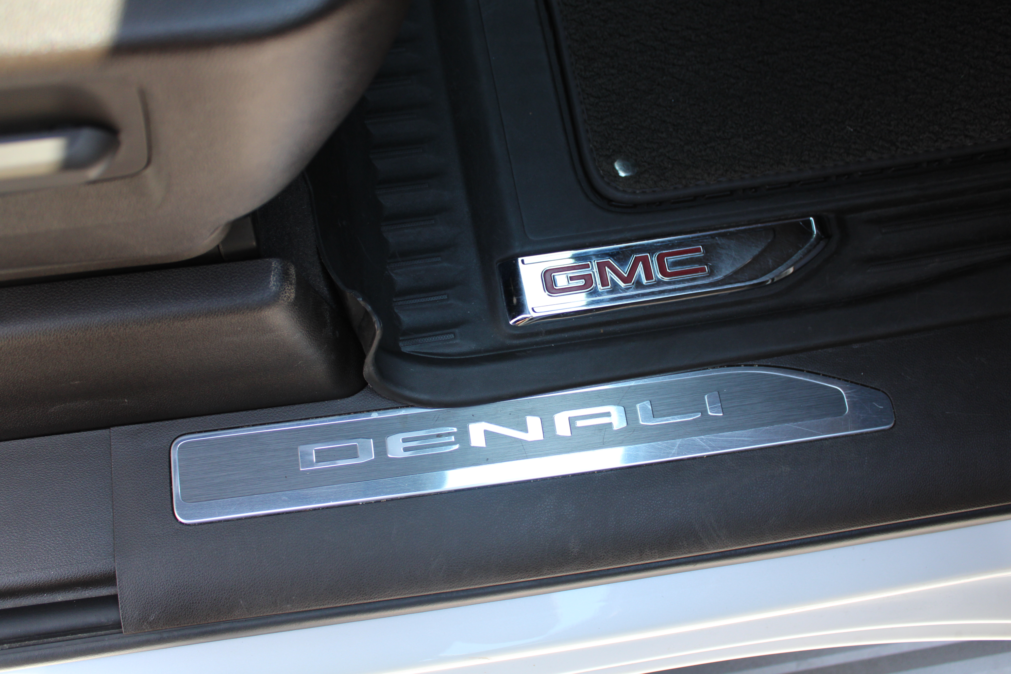 Used 2021 GMC Sierra 2500 Denali w/ Denali Ultimate Package AWD/4WD image 14