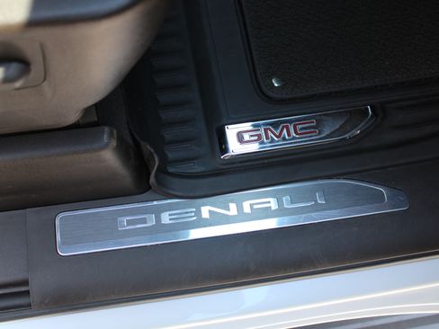 Used 2021 GMC Sierra 2500 Denali w/ Denali Ultimate Package AWD/4WD image 17