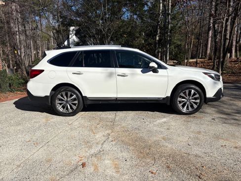 Used 2019 Subaru Outback 2.5i Touring image 4