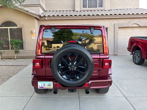 Used 2021 Jeep Wrangler Unlimited Sahara AWD/4WD image 8