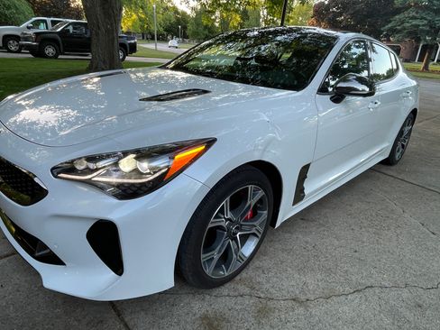 Used 2019 Kia Stinger GT2 AWD/4WD image 2