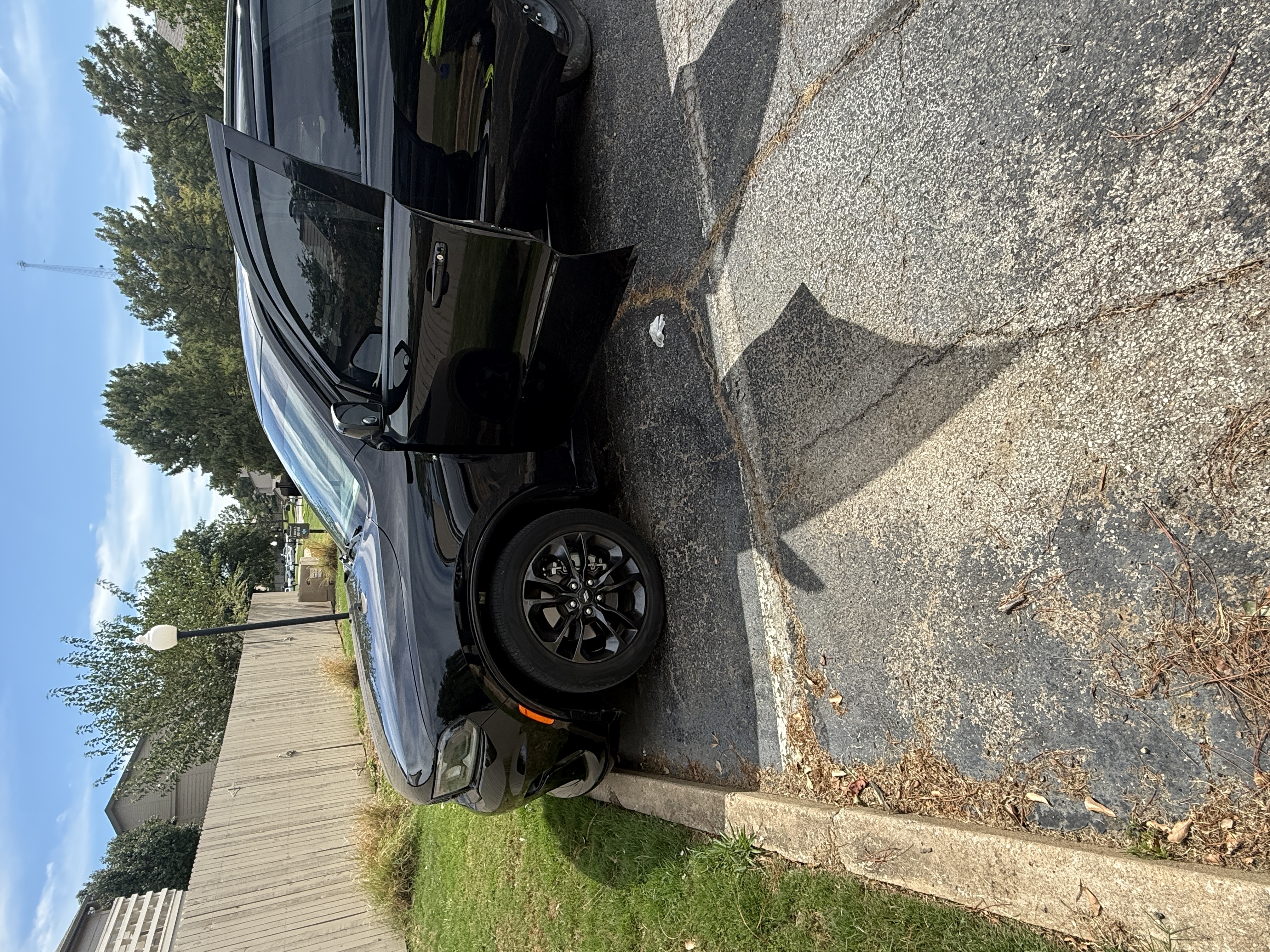 Used 2024 Dodge Durango SXT w/ SXT Blacktop Group RWD image 2