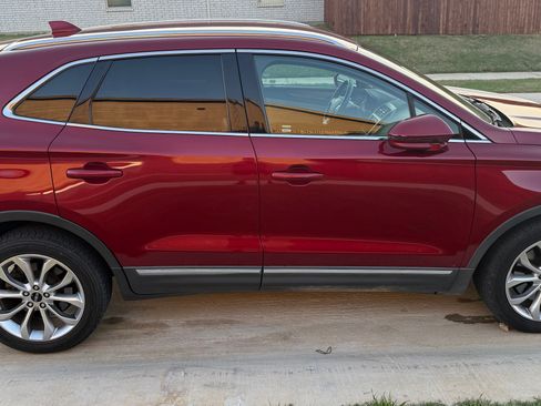 Used 2017 Lincoln MKC Select w/ Select Plus Package image 4