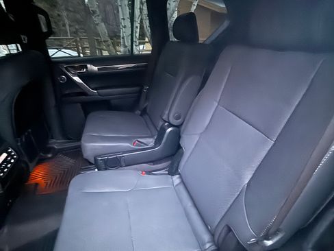 Used 2023 Lexus GX 460 Premium image 4