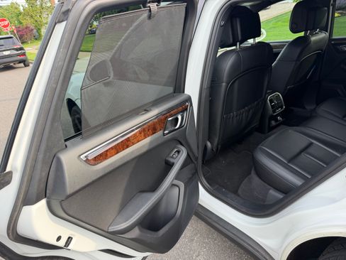 Used 2015 Porsche Macan S AWD/4WD image 29