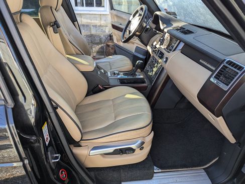 Used 2010 Land Rover Range Rover HSE image 15