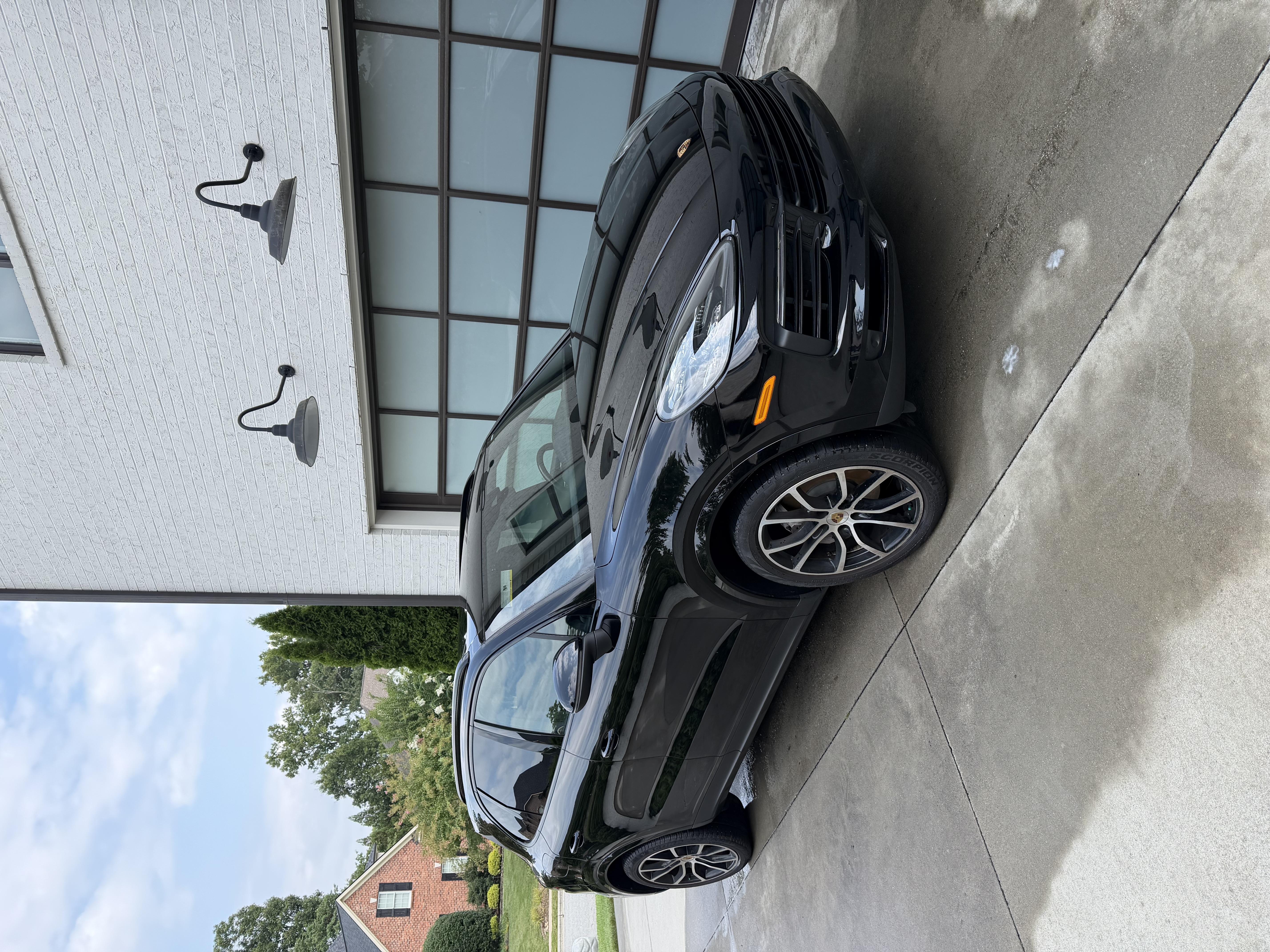 Used 2019 Porsche Cayenne AWD/4WD image 2