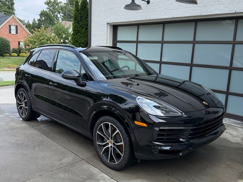 Used 2019 Porsche Cayenne AWD/4WD image 2