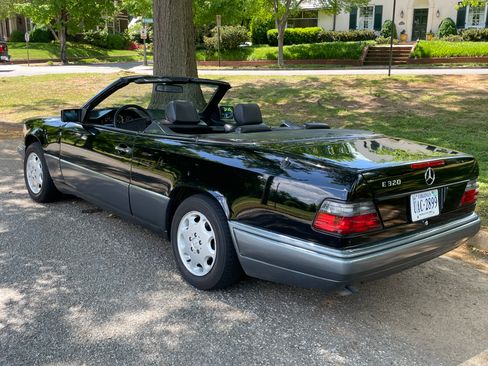 Used 1994 Mercedes-Benz E 320 Convertible image 8
