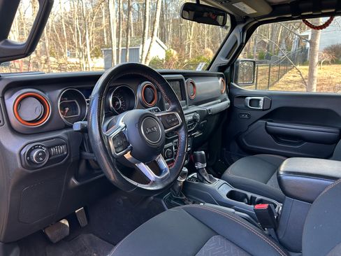 Used 2021 Jeep Gladiator Mojave w/ Cold Weather Group image 17