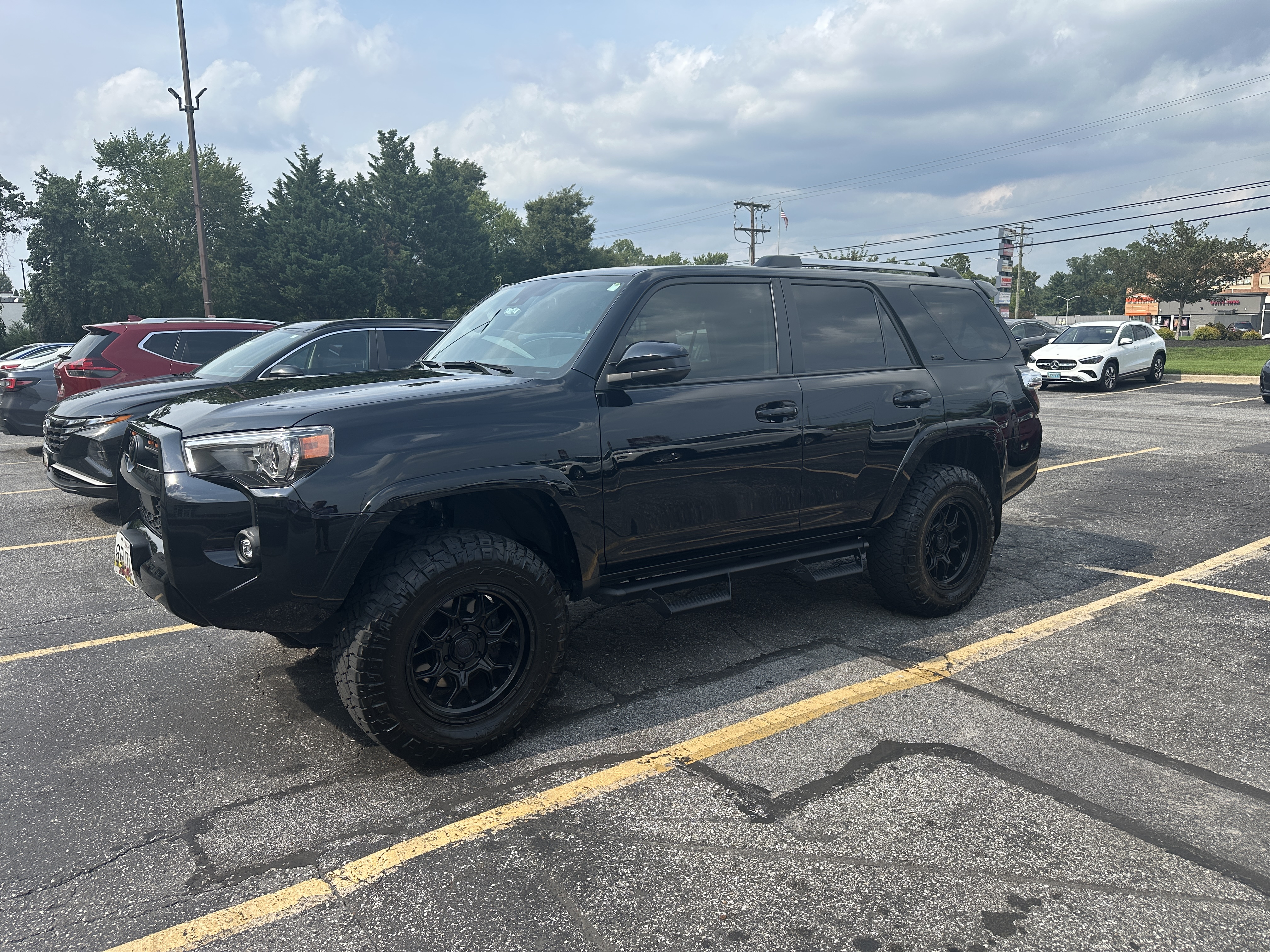 Used 2023 Toyota 4Runner SR5 AWD/4WD image 1