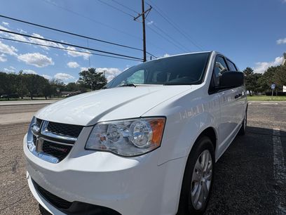 Used 2019 Dodge Grand Caravan SE w/ UConnect Hands-Free Group