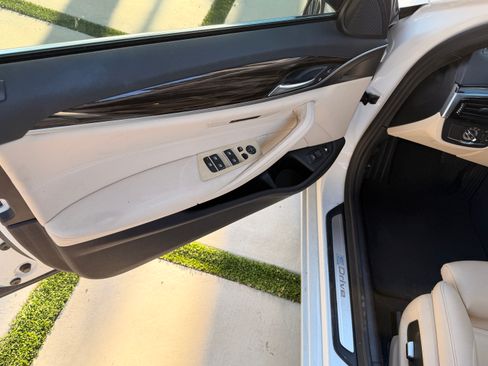 Used 2019 BMW 530e w/ Convenience Package image 12