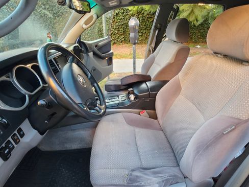 Used 2004 Toyota 4Runner Sport image 9