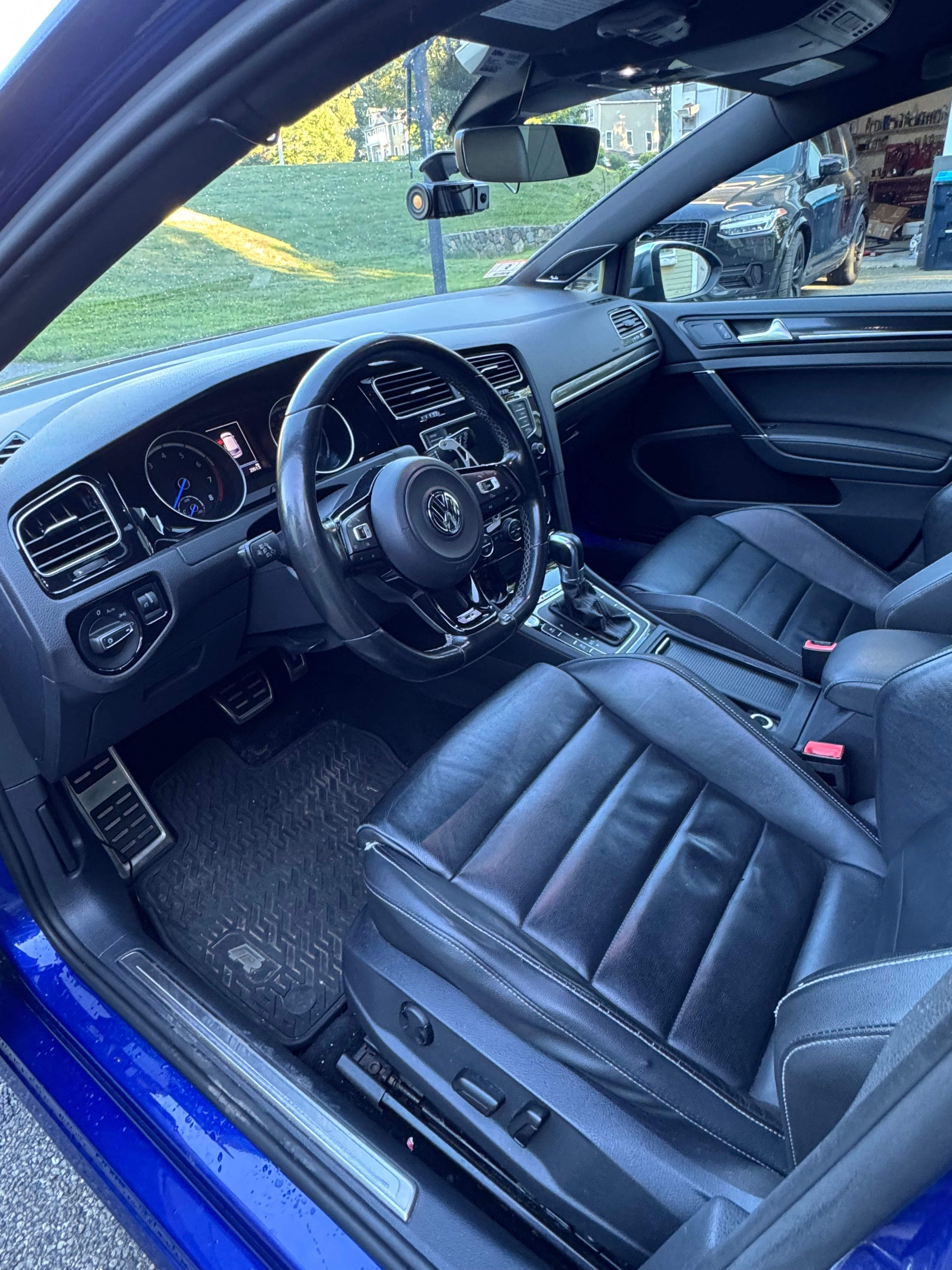 Used 2017 Volkswagen Golf R 4-Door AWD/4WD image 10