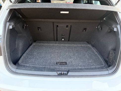 Used 2024 Volkswagen Golf R AWD/4WD image 18