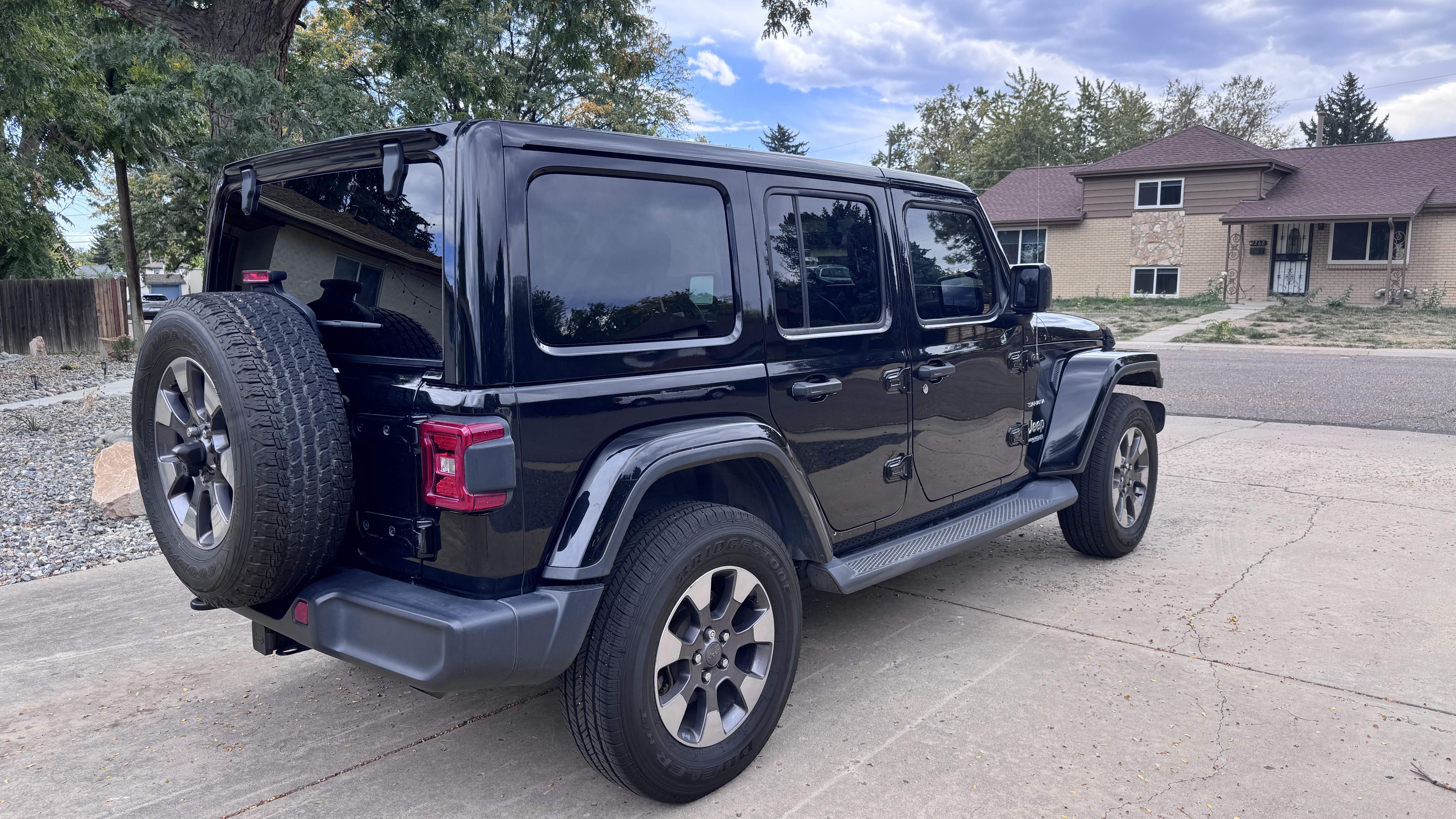 Used 2018 Jeep Wrangler Unlimited Sahara AWD/4WD image 6