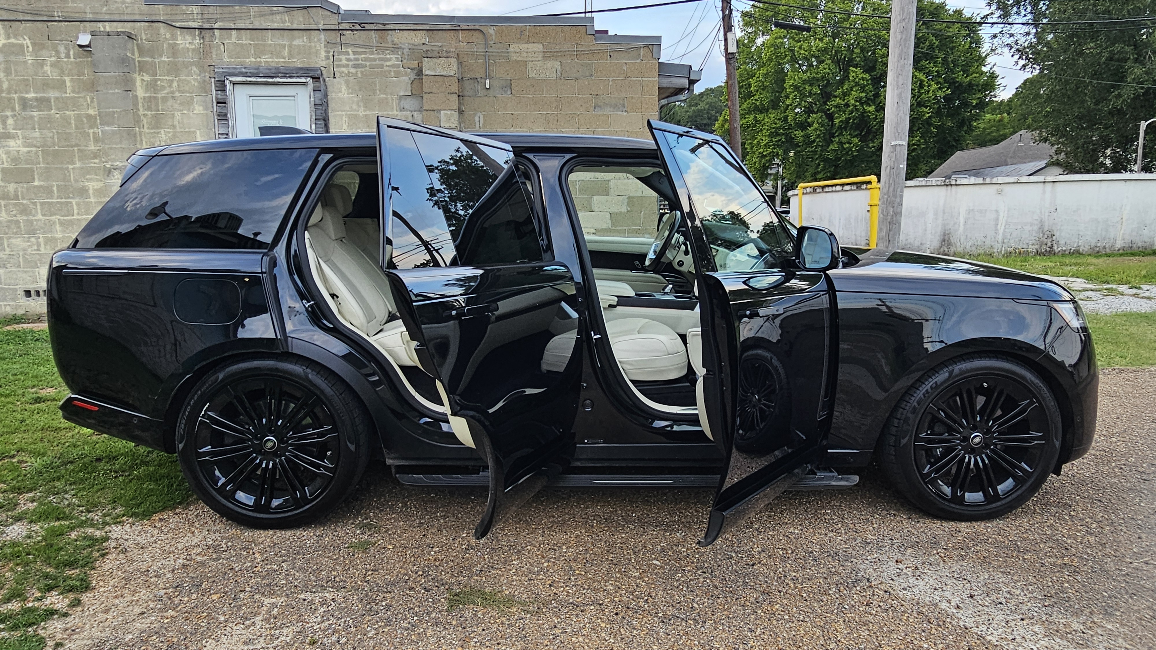 Used 2024 Land Rover Range Rover Long Wheelbase Autobiography AWD/4WD image 15