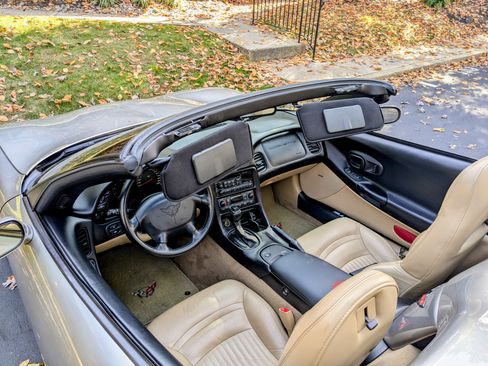 Used 2002 Chevrolet Corvette Convertible 2D w/ Preferred Equipment Group2 image 5