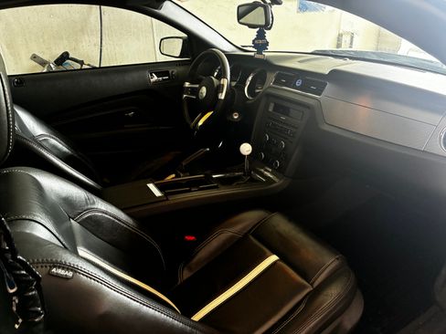 Used 2010 Ford Mustang GT Premium image 12