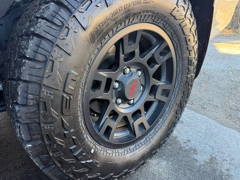 Used 2022 Toyota 4Runner SR5 Premium image 12