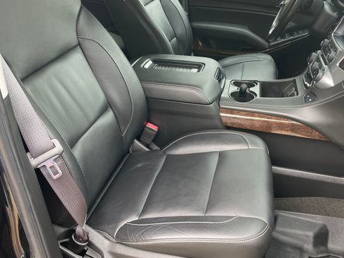 Used 2017 Chevrolet Suburban LT image 16