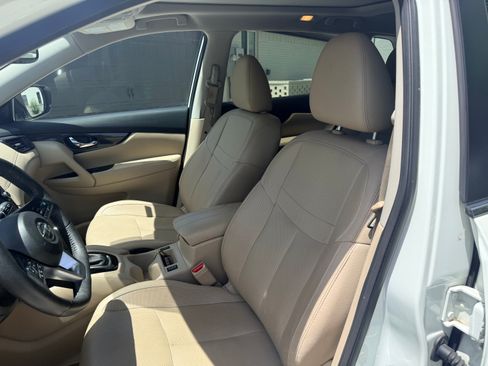 Used 2019 Nissan Rogue SL w/ Premium Package AWD/4WD image 8