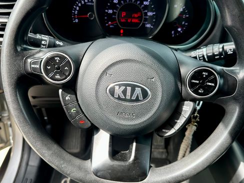 Used 2017 Kia Soul + image 13