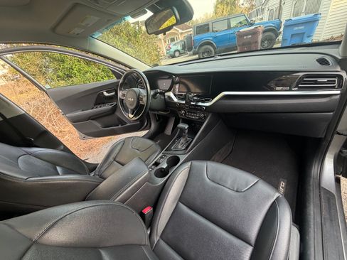 Used 2022 Kia Niro EX Premium FWD image 12