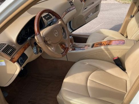 Used 2009 Mercedes-Benz E 350 4MATIC Sedan image 8