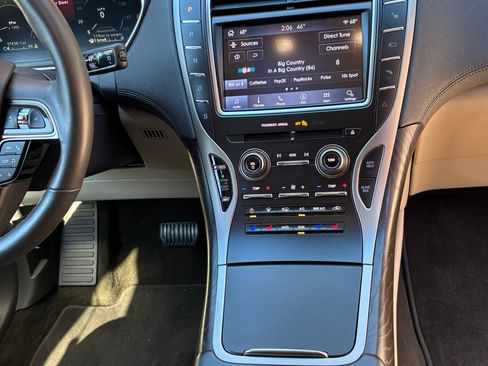 Used 2019 Lincoln Nautilus Reserve image 11