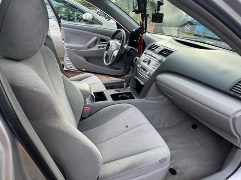 Used 2010 Toyota Camry Hybrid image 14