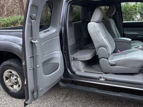 Used 2010 Toyota Tacoma 4x4 Access Cab V6 image 6