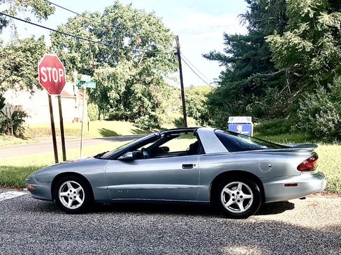 Used 1997 Pontiac Firebird Formula w/ Opt Pkg image 1