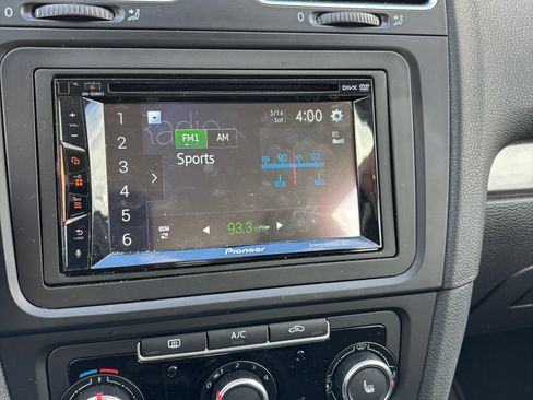 Used 2014 Volkswagen Golf TDI FWD image 12