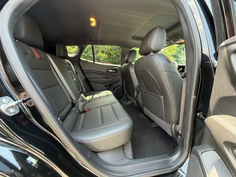 Used 2025 Chevrolet Trax RS w/ Sunroof Package FWD image 25