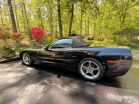 Used 2004 Chevrolet Corvette Convertible w/ Preferred Equipment Group image 4