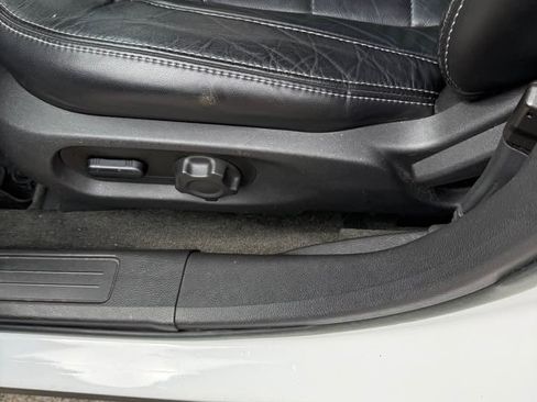 Used 2013 Ford Taurus SEL FWD image 9