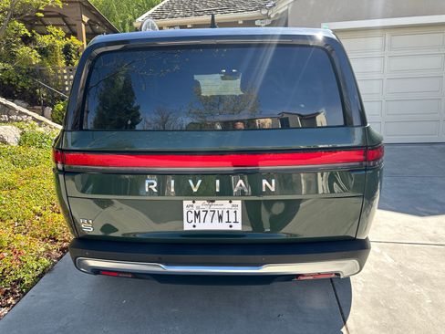 Used 2024 Rivian R1S Adventure image 4