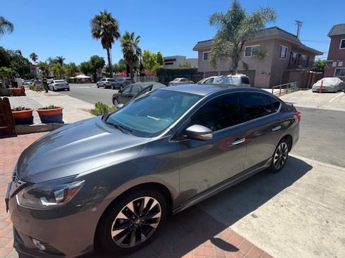 Used 2019 Nissan Sentra SR image 1