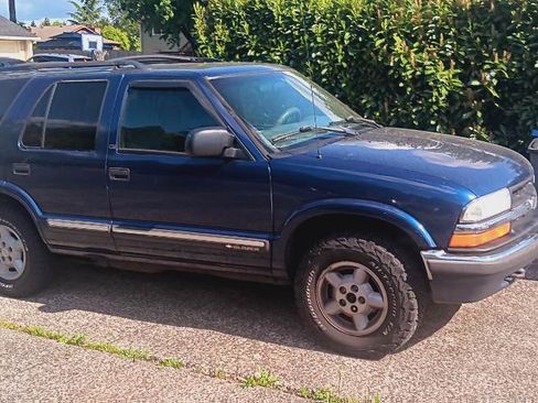 Used 2001 Chevrolet Blazer LS w/ Preferred Equipment Group image 12