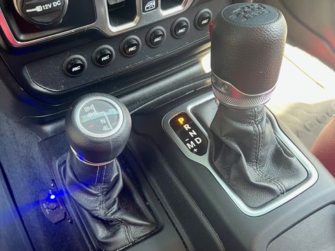 Used 2020 Jeep Gladiator Sport w/ Quick Order Package 24S image 16